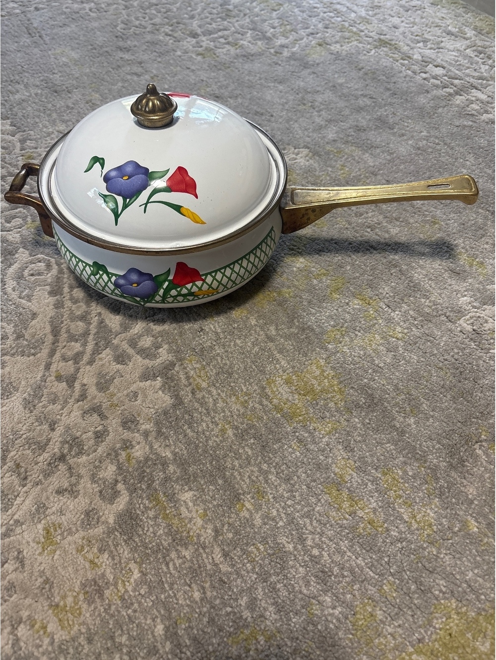 Vintage cottage grandma Regency enamel sauce pan